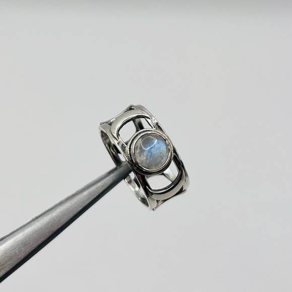 Jewelry - Natural Round Moonstone Sterling Silver Ring